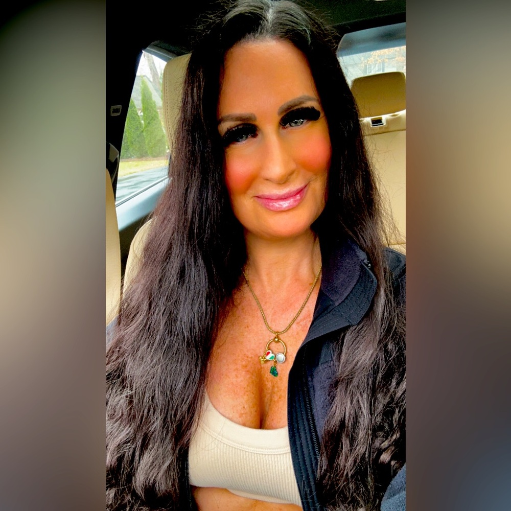 🩷💕Hi welcome to my closet! 🩷💕 My
name is Kimberly 💖 Not For Sale!